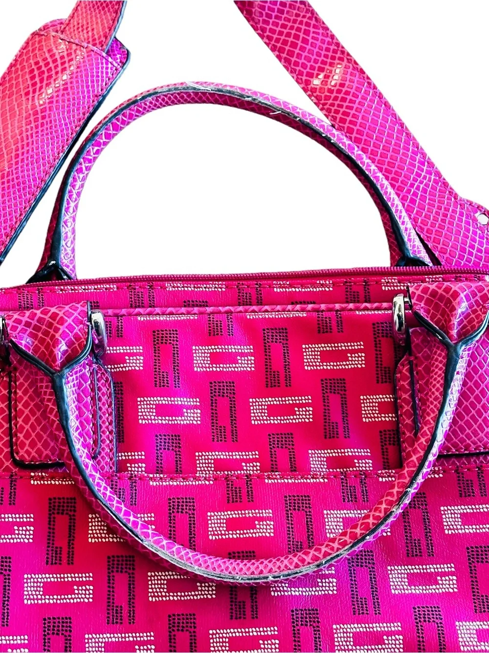 Y2K 2000s style Guess laptop bag